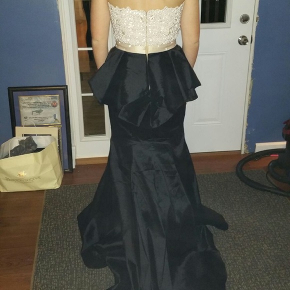 Mac Duggal Formal Dress - Picture 2 of 5